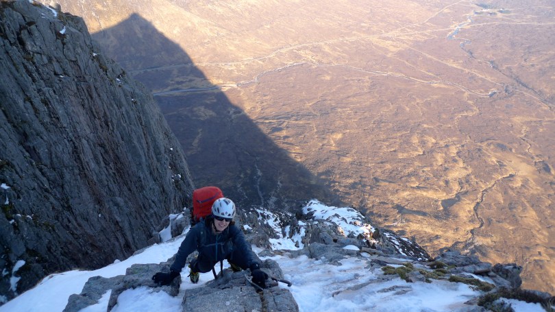 Kasia enjoying alpine weather, good neve and great views on Curved Ridge on the Buachaille, Glencoe