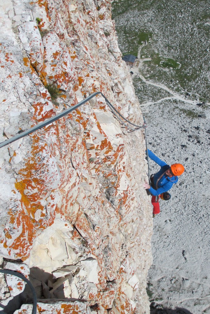 Haglöfs LIM Power Dry Hood - great for multipitc rock climbing. Gelbe/Mauer, Dolomites.