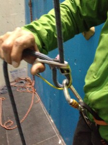 The Edelrid Jul2 in paying out mode. Nice, simple and easy to control.